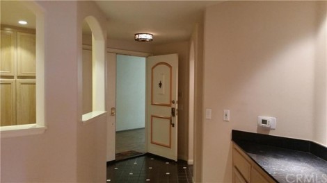 Hollywood Hills Condo for Sale - Foyer