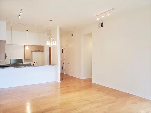 Los Angeles 3 bdrm condo for sale